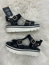 Load image into Gallery viewer, Carmela Black Platform Sandals

