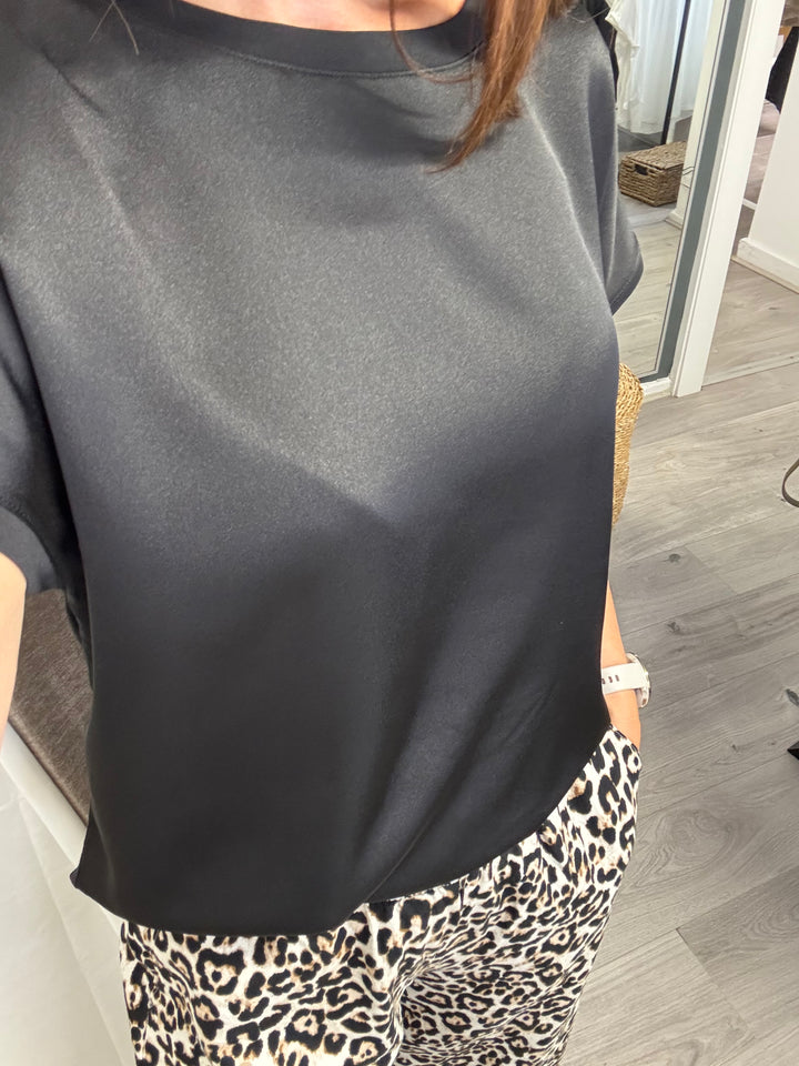 Selita T-Shirt - Black