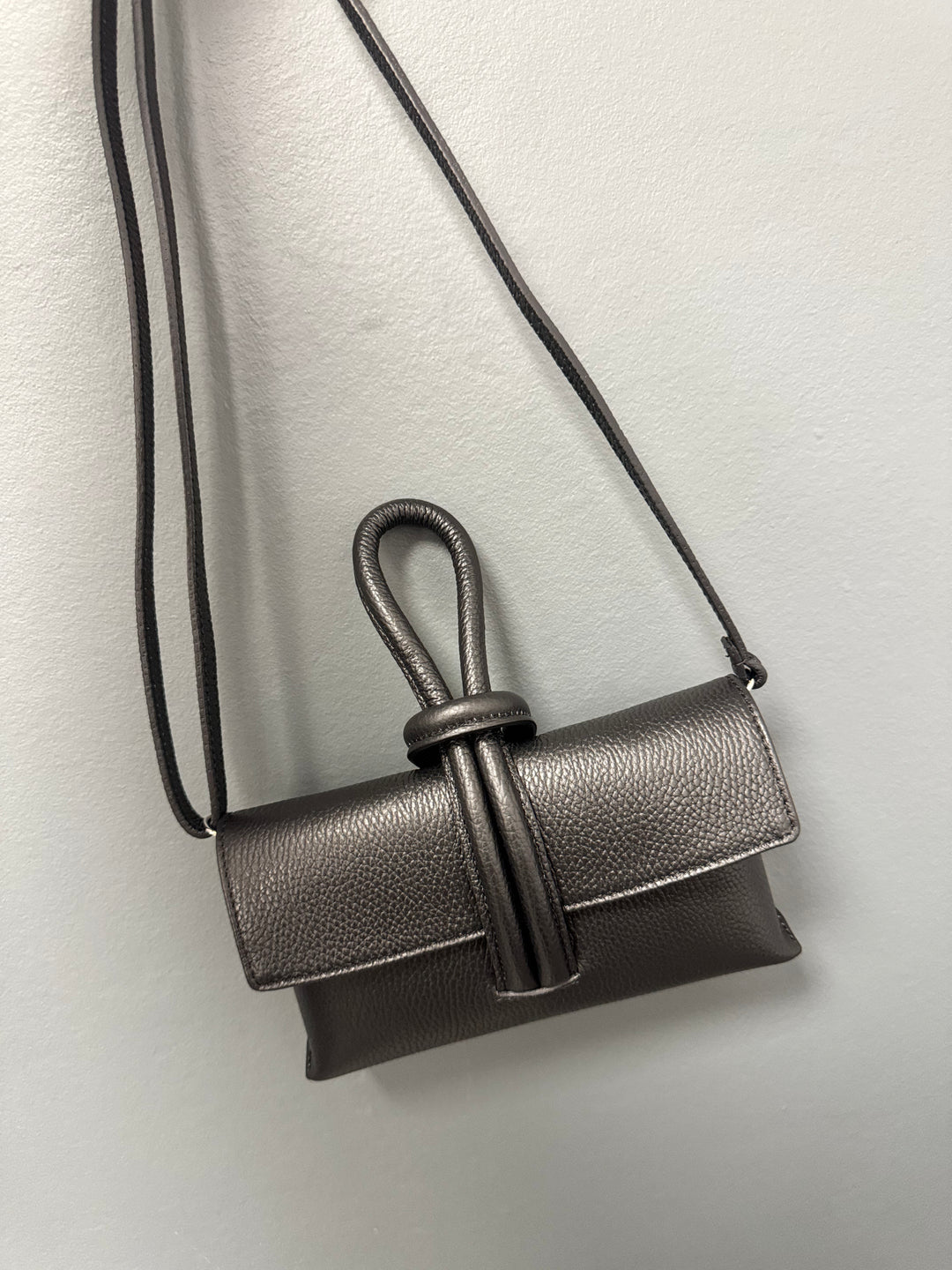 Betty Leather Loop Handle Bag - Black