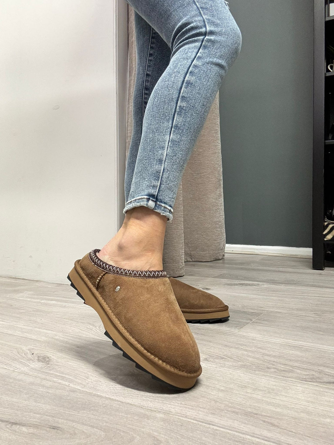 Sharky Scuff - Chestnut