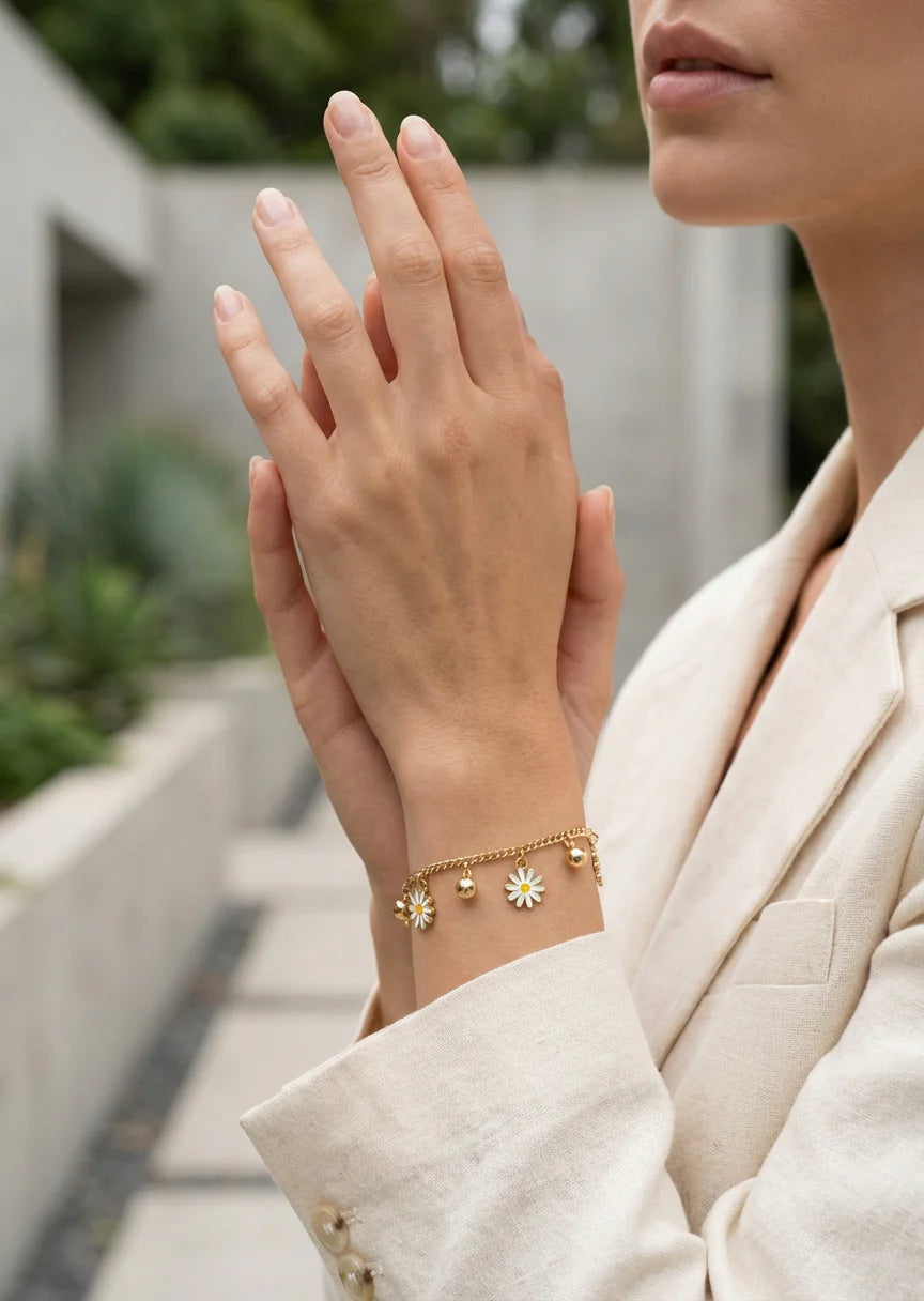 Gold Daisy Charm Chain Bracelet